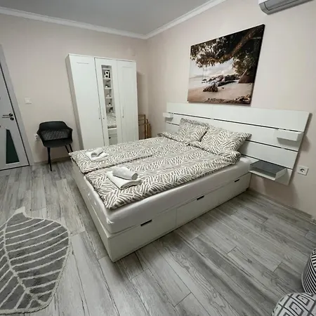 T Place Apartment